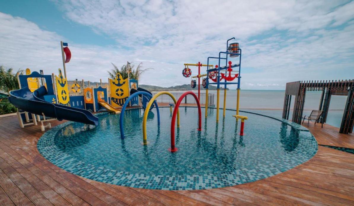 Cozy Seaview Studio At Imperium Residence Tanjung Lumpur クアンタン エクステリア 写真