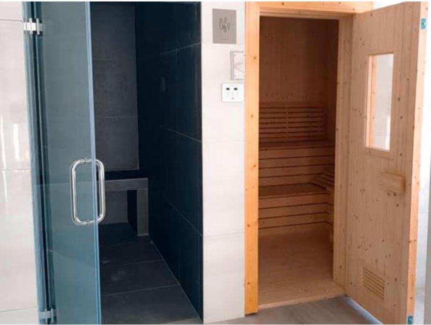 Cozy Seaview Studio At Imperium Residence Tanjung Lumpur クアンタン エクステリア 写真